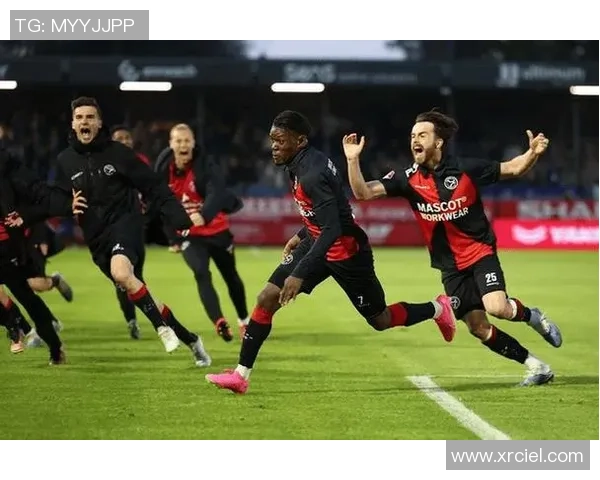 阿贾克斯青年队迎战芬洛全力争胜展现年轻球员实力 阿贾克斯青年队迎战芬洛全力争胜展现年轻球员实力